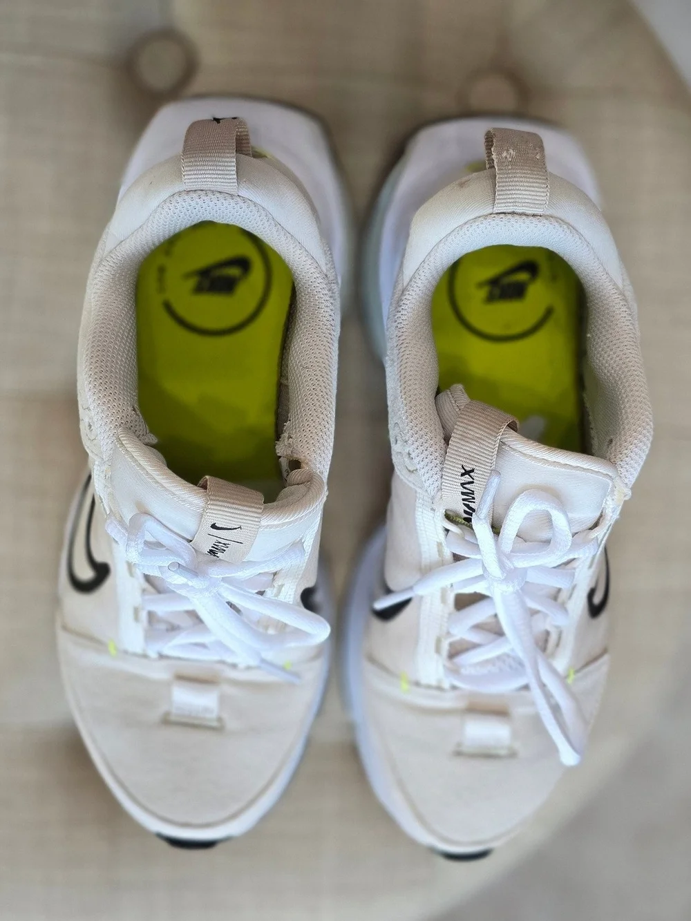 Nike Airmax Women’s Cream Athletic Sneakers with Lime Air Cushion Size 6.5